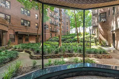 69-10 Yellowstone Boulevard #505, Forest Hills, NY 11375 - Photo 2