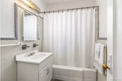 69-10 Yellowstone Boulevard #505, Forest Hills, NY 11375 - Photo 12
