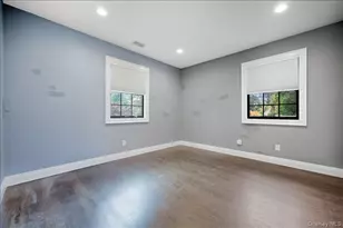 2 Cornwall Ln, Port Washington, NY 11050 - Photo 16