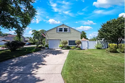 266 Albert Street, Lindenhurst, NY 11757 - Photo 32