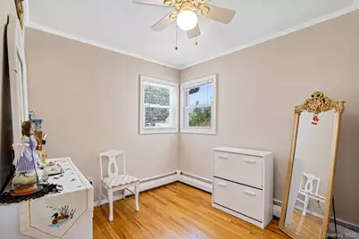 266 Albert Street, Lindenhurst, NY 11757 - Photo 20