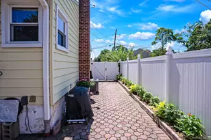 266 Albert St, Lindenhurst, NY 11757 - Photo 24