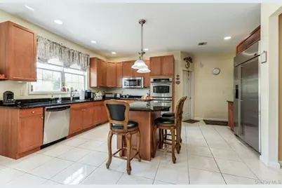 5 Daffodil Lane, Lake Grove, NY 11755 - Photo 8