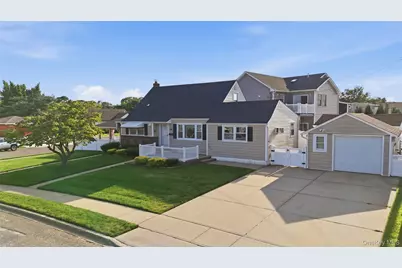 790 Woodside Drive, Wantagh, NY 11793 - Photo 2