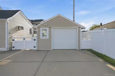 790 Woodside Drive, Wantagh, NY 11793 - Photo 24