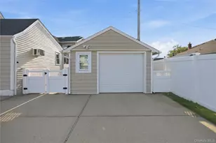 790 Woodside Dr, Wantagh, NY 11793 - Photo 24