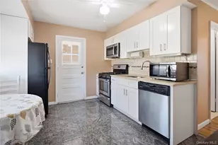 790 Woodside Dr, Wantagh, NY 11793 - Photo 10