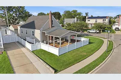 790 Woodside Drive, Wantagh, NY 11793 - Photo 4