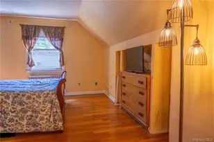 932 Cherry Ln, Floral Park, NY 11001 - Photo 10