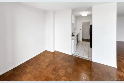 27010 Grand Central Parkway #17A, Floral Park, NY 11005 - Photo 6