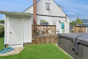 231 E Hampton Rd, Lindenhurst, NY 11757 - Photo 18