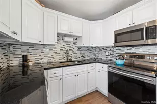 231 E Hampton Rd, Lindenhurst, NY 11757 - Photo 8
