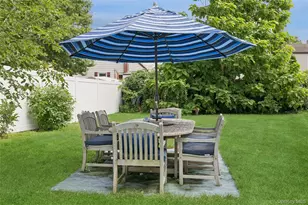 231 E Hampton Rd, Lindenhurst, NY 11757 - Photo 24