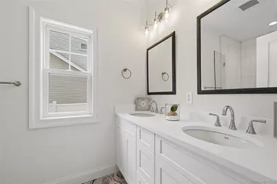 47 Central Parkway, Huntington, NY 11743 - Photo 18