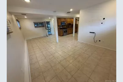 809 N Alleghany Avenue, Lindenhurst, NY 11757 - Photo 12