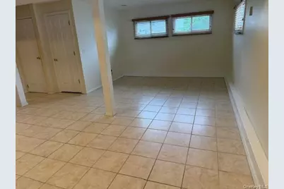 809 N Alleghany Avenue, Lindenhurst, NY 11757 - Photo 2