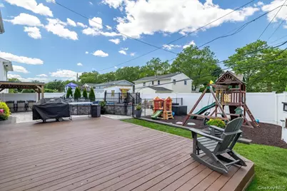 19 Sycamore Street, Melville, NY 11747 - Photo 16
