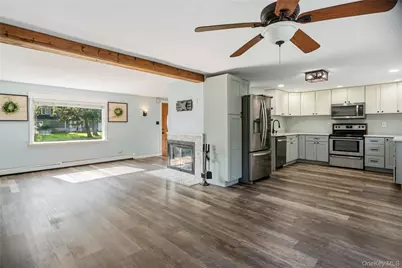 21 Hackberry Lane, Holbrook, NY 11741 - Photo 8