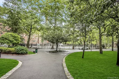 1579 Metropolitan Avenue #3B, Bronx, NY 10462 - Photo 8