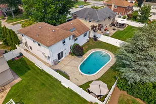 1822 Kent St, Westbury, NY 11590 - Photo 30