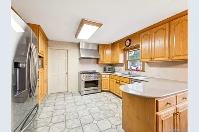 5 Linda Court, Oyster Bay, NY 11771 - Photo 20