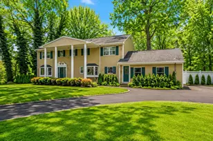5 Linda Ct, Oyster Bay, NY 11771 - Photo 4