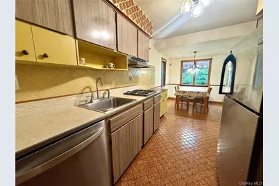 28 Euclid Avenue, Dix Hills, NY 11746 - Photo 12