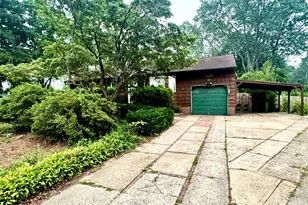 28 Euclid Ave, Dix Hills, NY 11746 - Photo 2