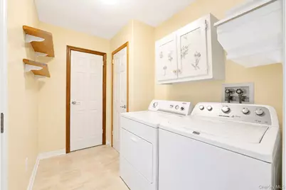 35 Sanford Street, Huntington Station, NY 11746 - Photo 26
