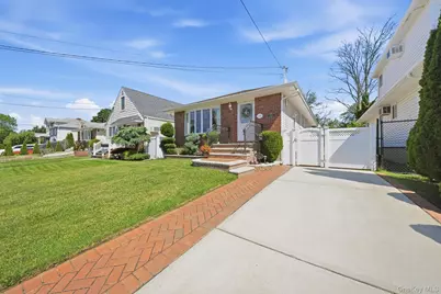 3615 Tonopah Street, Seaford, NY 11783 - Photo 2