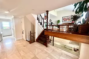 912 Whitehall Dr, Woodmere, NY 11581 - Photo 2