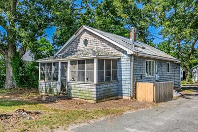 426 Riverleigh Avenue, Riverside, NY 11901 - Photo 2
