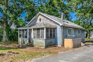 426 Riverleigh Ave, Riverside, NY 11901 - Photo 2
