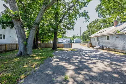 426 Riverleigh Avenue, Riverside, NY 11901 - Photo 14
