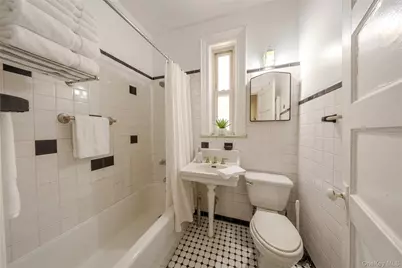 2512 Maclay Avenue, Bronx, NY 10461 - Photo 18