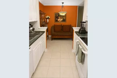 200 High Point Drive #8, Hartsdale, NY 10530 - Photo 2