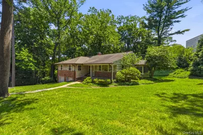 80 Nassau Drive, Great Neck, NY 11021 - Photo 4