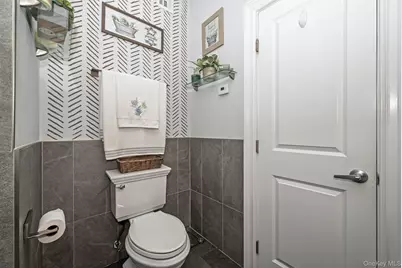 18 Worden Place, West Babylon, NY 11704 - Photo 22