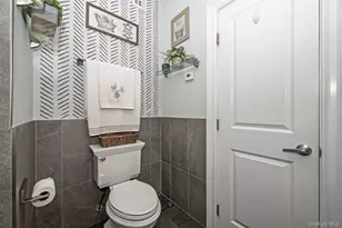 18 Worden Pl, West Babylon, NY 11704 - Photo 22