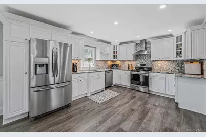 18 Worden Place, West Babylon, NY 11704 - Photo 8