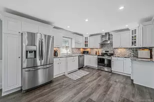 18 Worden Pl, West Babylon, NY 11704 - Photo 8