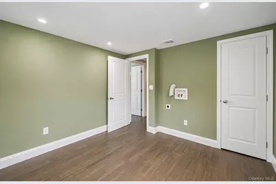 18 Worden Place, West Babylon, NY 11704 - Photo 20