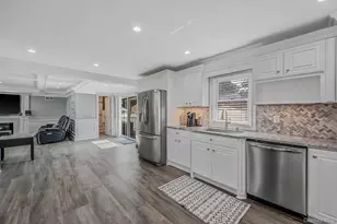 18 Worden Pl, West Babylon, NY 11704 - Photo 10