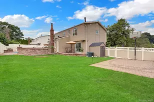 2 Fairhaven Dr, Wheatley Heights, NY 11798 - Photo 40