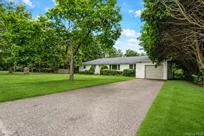 685 Village Lane, Mattituck, NY 11952 - Photo 2