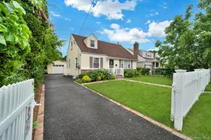 258 Fairview Blvd, Hempstead, NY 11550 - Photo 2