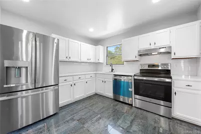 25 Marshall Street, Patchogue, NY 11772 - Photo 10