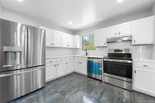 25 Marshall St, Patchogue, NY 11772 - Photo 10