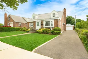 204 Center St, Williston Park, NY 11596 - Photo 2