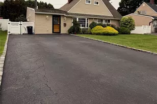 261 Elm Dr S, Levittown, NY 11756 - Photo 2